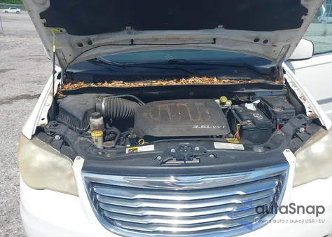 2013 Chrysler Town & Country Touring from USA, damaged, VIN 2C4RC1BG0DR691900